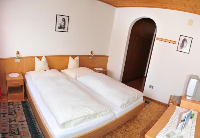 Pension Harrasser Falzes Habitación foto